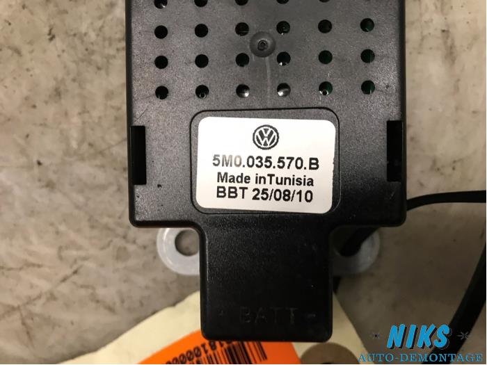 Antenne amplificateur d'un Volkswagen Golf VI (5K1) 1.2 TSI BlueMotion 2010