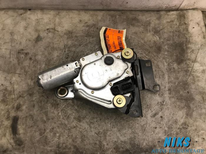Rear wiper motor from a BMW 3 serie Touring (E46/3) 320d 16V 2000