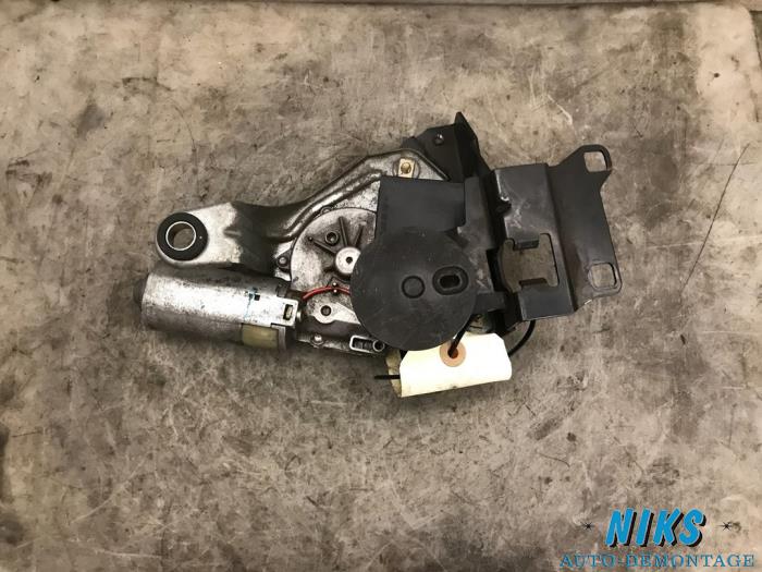 Rear wiper motor from a BMW 3 serie Touring (E46/3) 320d 16V 2000