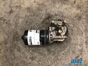 Used Front wiper motor BMW 3 serie Touring (E46/3) 320d 16V Price on request offered by Niks autodemontage