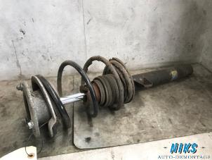 Used Front shock absorber rod, left BMW 3 serie (E46/4) 320d 16V Price on request offered by Niks autodemontage