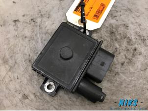 Used Glow plug relay BMW 3 serie (E46/4) 320d 16V Price on request offered by Niks autodemontage