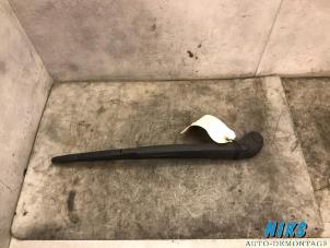 Used Rear wiper arm Renault Clio III (BR/CR) 1.6 16V Price on request offered by Niks autodemontage