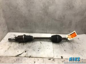 Used Front drive shaft, left Renault Clio III (BR/CR) 1.6 16V Price on request offered by Niks autodemontage