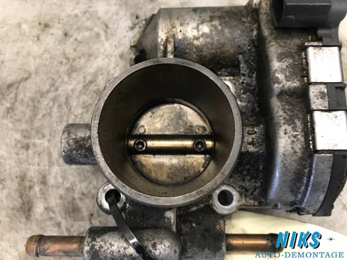 Cuerpo de válvula de mariposa de un Opel Agila (A) 1.0 12V Twin Port 2004