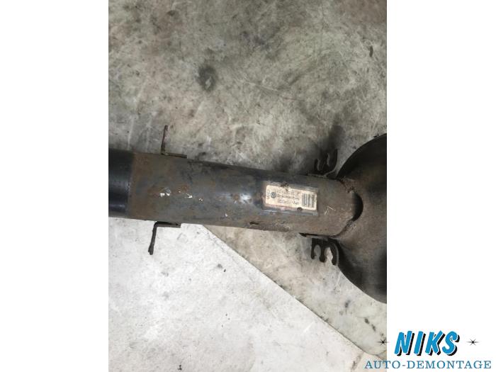 Front shock absorber rod, left from a Audi A3 (8L1) 1.9 TDI 100 2001