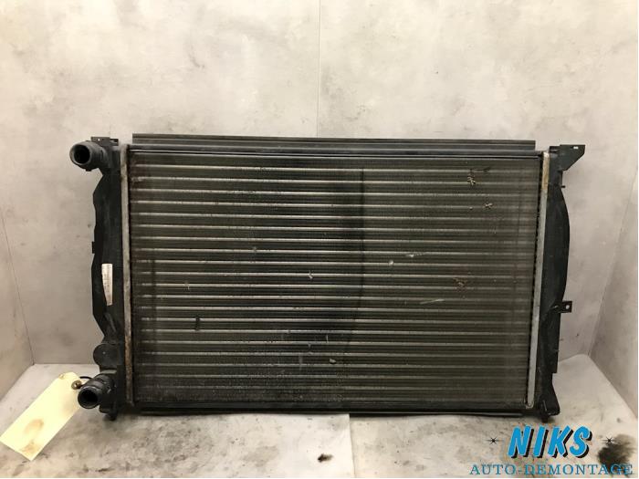 Used Radiator Volkswagen Passat (3B3) 1.6 Price on request offered by Niks autodemontage