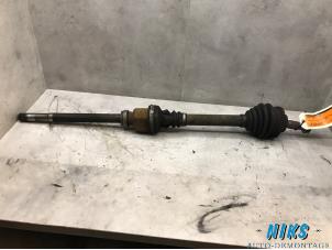 Used Front drive shaft, right Peugeot 206 SW (2E/K) 1.6 HDi 16V FAP Price on request offered by Niks autodemontage