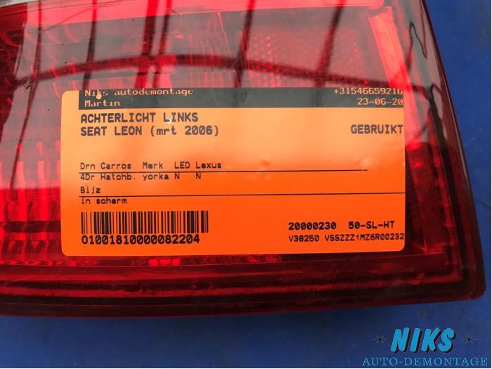 Taillight, left from a Seat Leon (1M1) 1.6 16V 2006