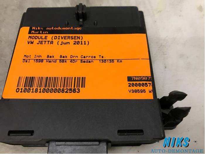 Module (miscellaneous) from a Volkswagen Jetta IV (162/16A) 1.6 TDI 16V 2011
