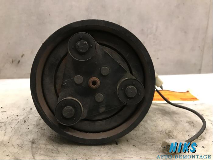 Usagé Compresseur de clim Daihatsu Charade (G200/201/202/203/204) 1.3i TS,TSE,CS 16V Prix sur demande proposé par Niks autodemontage
