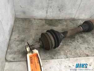 Used Front drive shaft, right Peugeot 206 SW (2E/K) 1.6 16V Price on request offered by Niks autodemontage