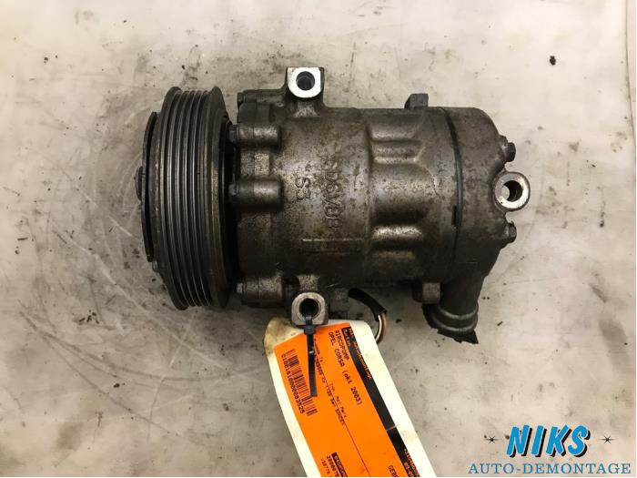 Air conditioning pump from a Opel Corsa C (F08/68) 1.2 16V 2003