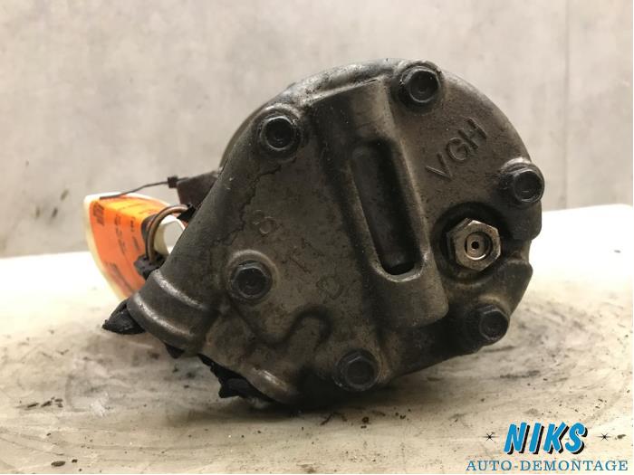 Air conditioning pump from a Opel Corsa C (F08/68) 1.2 16V 2003