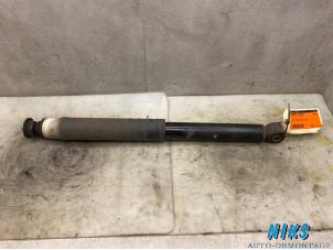 Used Rear shock absorber, left Renault Clio IV (5R) 1.5 Energy dCi 90 FAP Price on request offered by Niks autodemontage