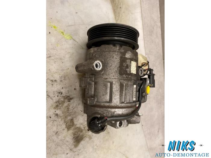 Air conditioning pump from a Seat Ibiza IV SC (6J1) 1.2 12V 2011