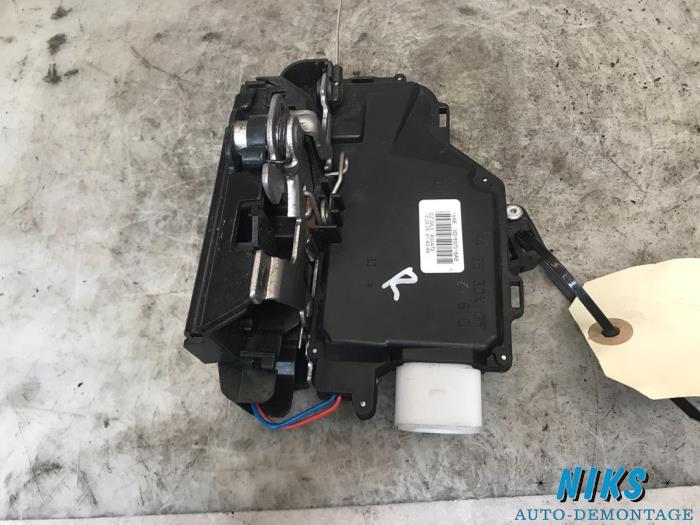 Serrure portière mécanique 2portes droite d'un Volkswagen Caddy III (2KA,2KH,2CA,2CH) 1.9 TDI 2008