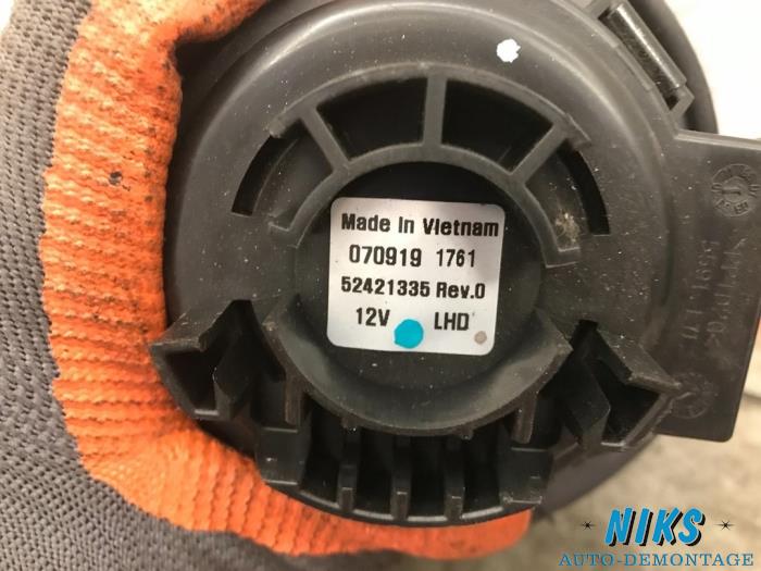 Heating and ventilation fan motor from a Opel Astra H (L48) 1.6 16V 2008