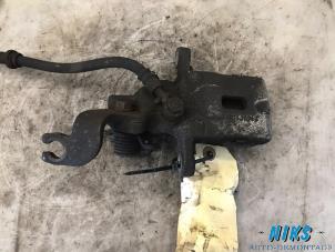 Used Rear brake calliper, left Hyundai Coupe 2.0i 16V CVVT Price on request offered by Niks autodemontage