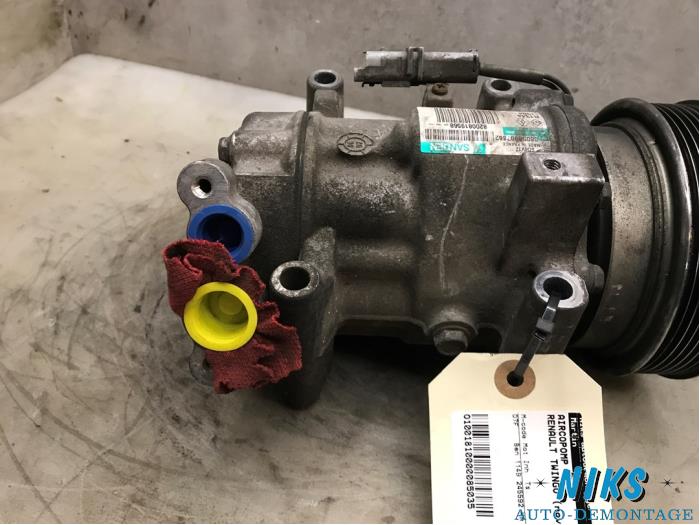 Air conditioning pump from a Renault Twingo II (CN) 1.2 2008