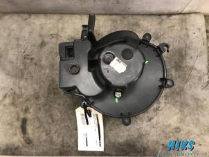 Used Heating and ventilation fan motor Mercedes C Combi (S203) 2.2 C-200 CDI 16V Price on request offered by Niks autodemontage