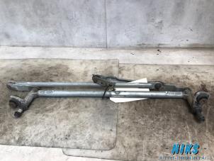 Used Wiper mechanism Volkswagen Golf VI (5K1) 1.6 Price on request offered by Niks autodemontage
