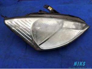 Used Headlight, right Ford Focus Price on request offered by Niks autodemontage