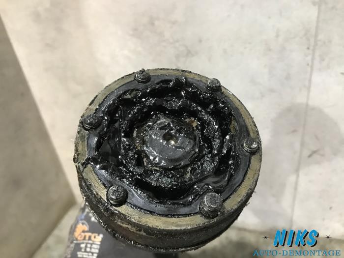 Drivaxel, vänster fram från en Skoda Fabia (6Y5) 1.4 TDI 70 2006