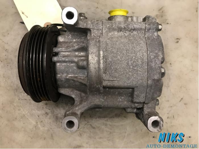 Air conditioning pump from a Ford Ka II 1.2 2011
