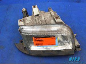 Used Headlight, right Renault Clio Price on request offered by Niks autodemontage