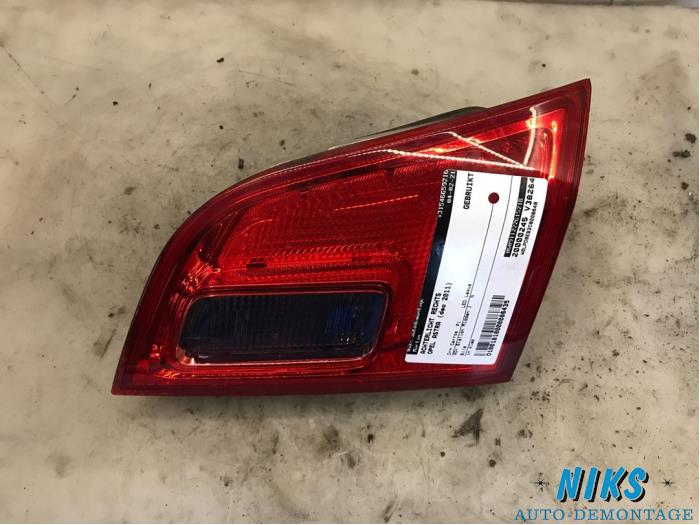 Taillight, right from a Opel Astra J Sports Tourer (PD8/PE8/PF8) 1.4 16V ecoFLEX 2011