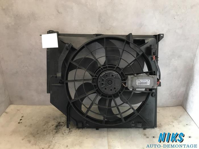 Cooling fans from a BMW 3 serie Compact (E46/5) 316ti 16V 2003
