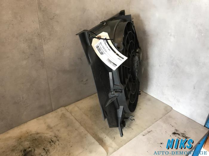 Cooling fans from a BMW 3 serie Compact (E46/5) 316ti 16V 2003