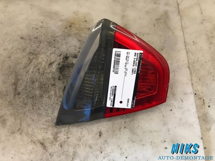 Taillight, left from a BMW 3 serie (E90) 318i 16V 2007