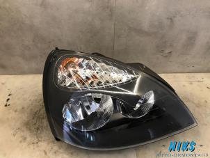 Used Headlight, right Renault Clio II Societe (SB) 1.5 dCi 80 Price on request offered by Niks autodemontage