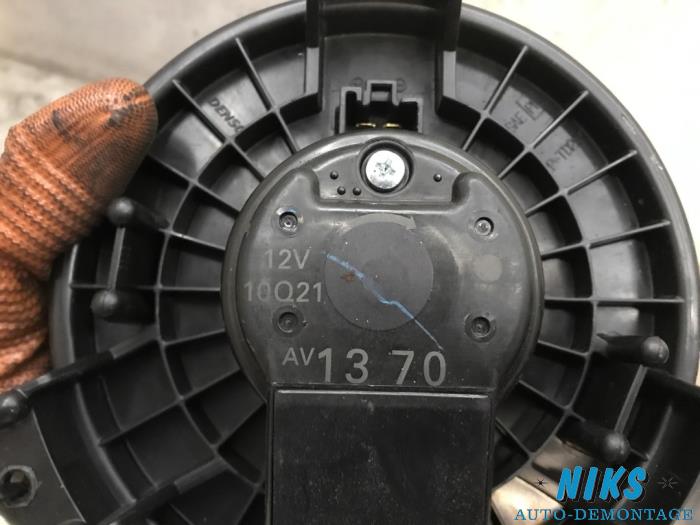 Ventilateur chauffage d'un Toyota Yaris III (P13) 1.0 12V VVT-i 2013