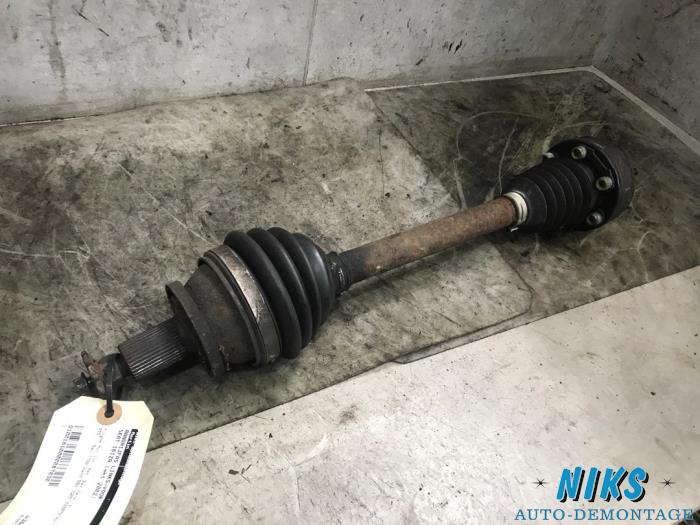 Front drive shaft, left from a Seat Ibiza III (6L1) 1.2 12V 2002