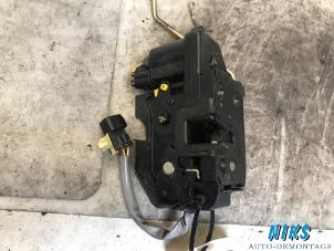Used Door lock mechanism 2-door, right Hyundai Getz 1.3i 12V Price on request offered by Niks autodemontage