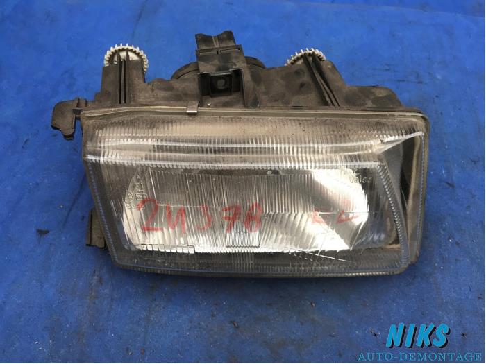 Phare droit d'un Seat Ibiza II (6K1) 1.4i 1994