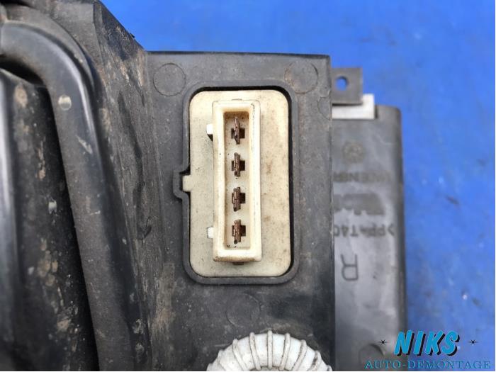 Phare droit d'un Seat Ibiza II (6K1) 1.4i 1994