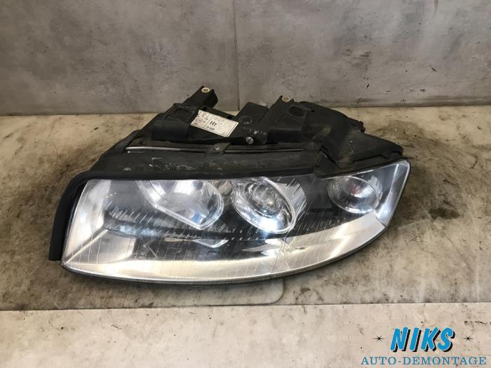 Headlight, left from a Audi A4 2002