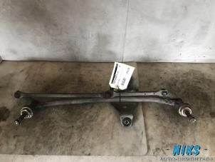 Used Wiper mechanism Nissan Primastar 1.9 dCi 100 Price on request offered by Niks autodemontage