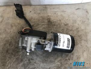 Used Front wiper motor Nissan Primastar 1.9 dCi 100 Price on request offered by Niks autodemontage