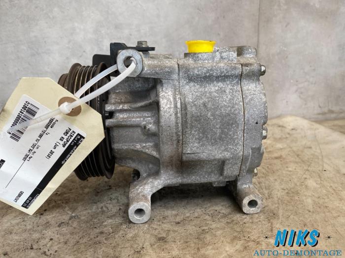 Air conditioning pump from a Ford Ka II 1.2 2010