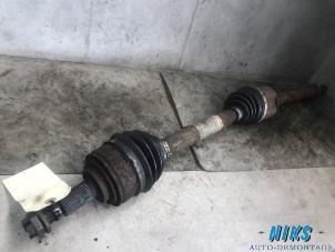 Used Front drive shaft, right Renault Scénic II (JM) 2.0 dCi 16V 150 Price on request offered by Niks autodemontage
