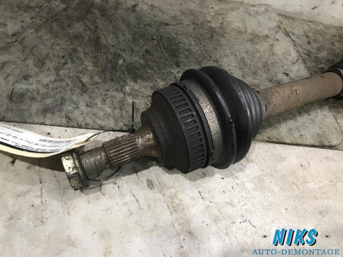 Front drive shaft, right from a Citroën Xsara Picasso (CH) 1.6i 16V 2006