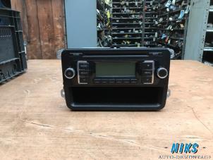 Usados Radio Volkswagen Polo V (6R) 1.2 12V BlueMotion Technology Precio de solicitud ofrecido por Niks autodemontage