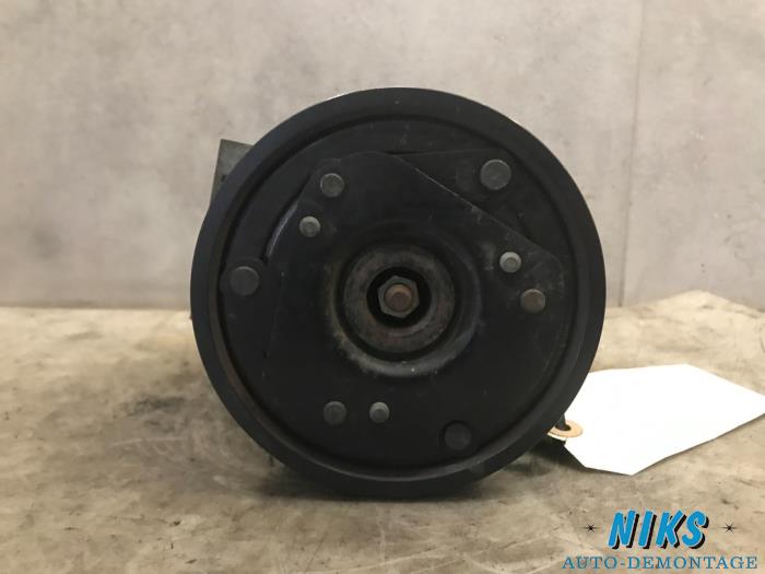 Usagé Pompe clim Renault Laguna II (BG) 1.6 16V Prix sur demande proposé par Niks autodemontage