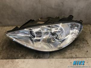 Used Headlight, left Peugeot 807 2.2 HDiF 16V Price on request offered by Niks autodemontage