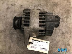 Dynamo van een Fiat Doblo (223A/119) 1.9 JTD 2004
